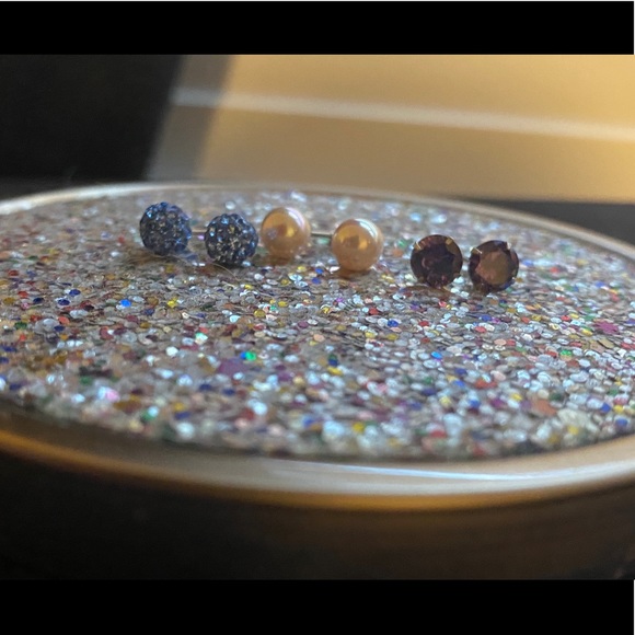 Jewelry - ⭐️3 sets of stud earrings